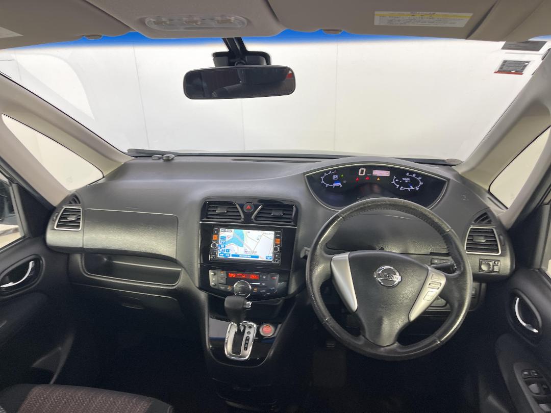 Photo '17' of Nissan Serena Photo '17' of Nissan Serena