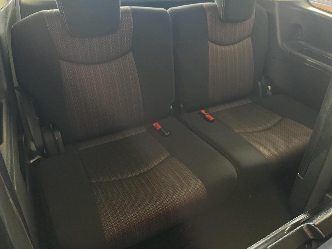 Photo '22' of Nissan Serena Photo '22' of Nissan Serena