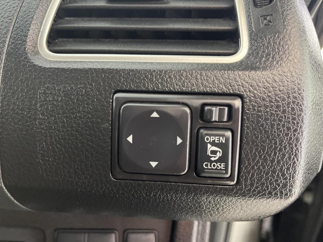 Photo '25' of Nissan Serena Photo '25' of Nissan Serena