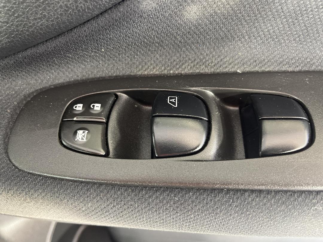 Photo '23' of Nissan Serena Photo '23' of Nissan Serena