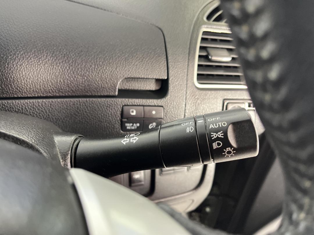 Photo '27' of Nissan Serena Photo '27' of Nissan Serena