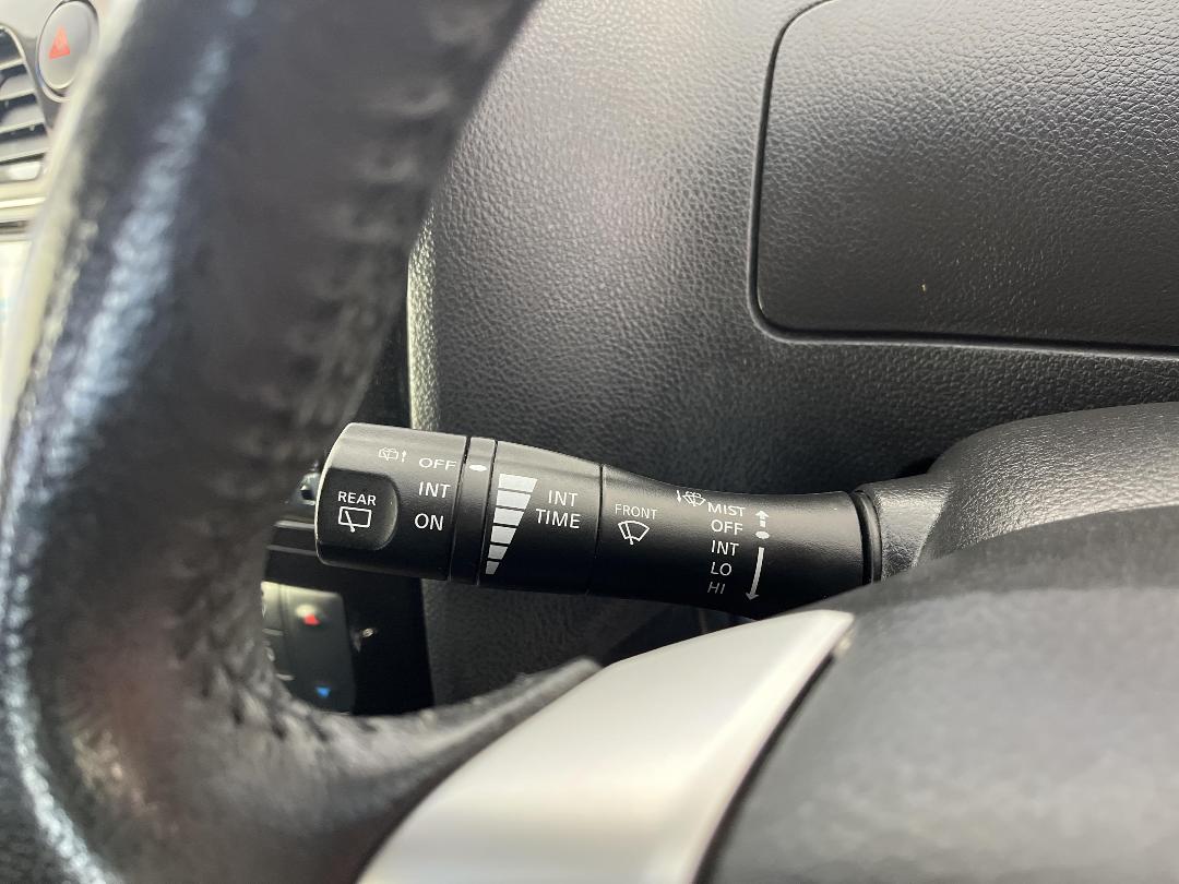 Photo '28' of Nissan Serena Photo '28' of Nissan Serena