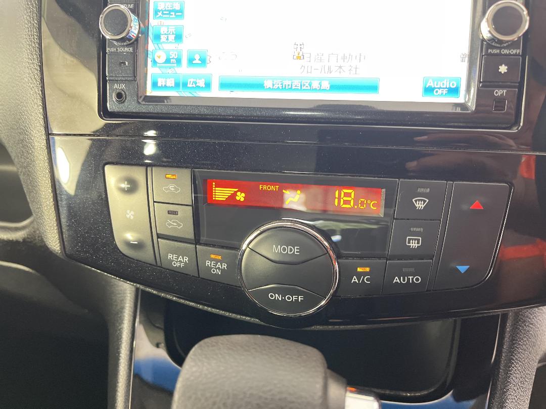 Photo '30' of Nissan Serena Photo '30' of Nissan Serena