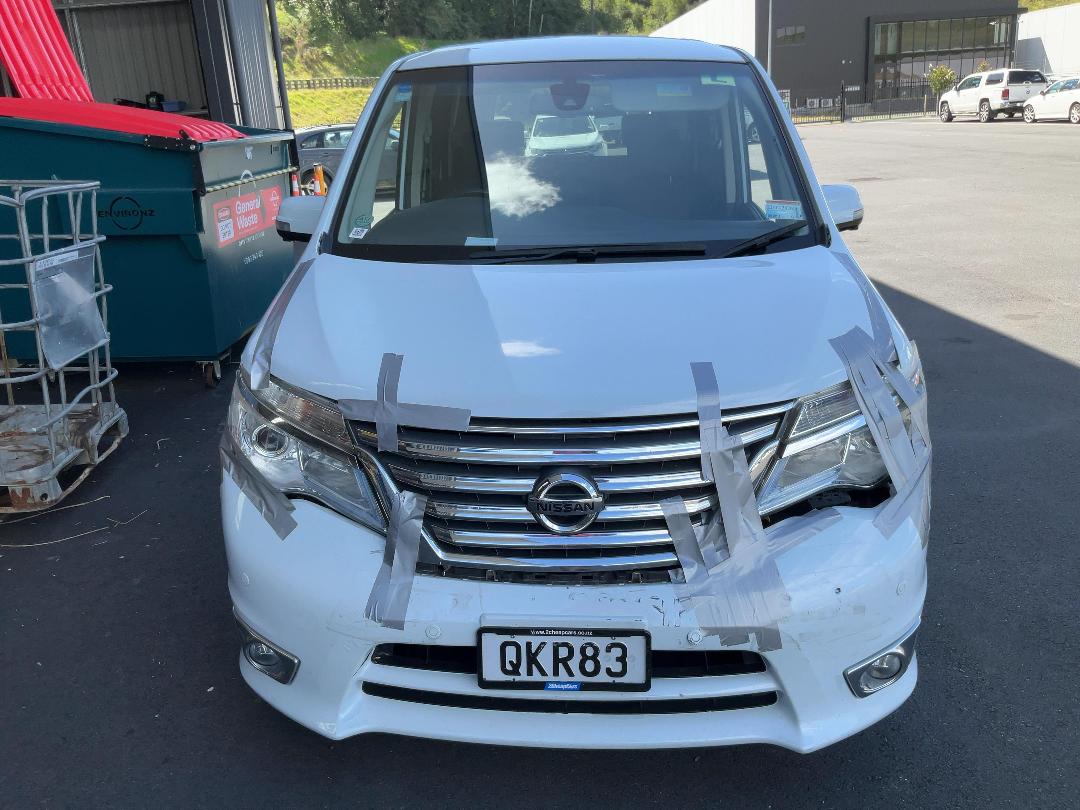 Photo '2' of Nissan Serena Photo '2' of Nissan Serena