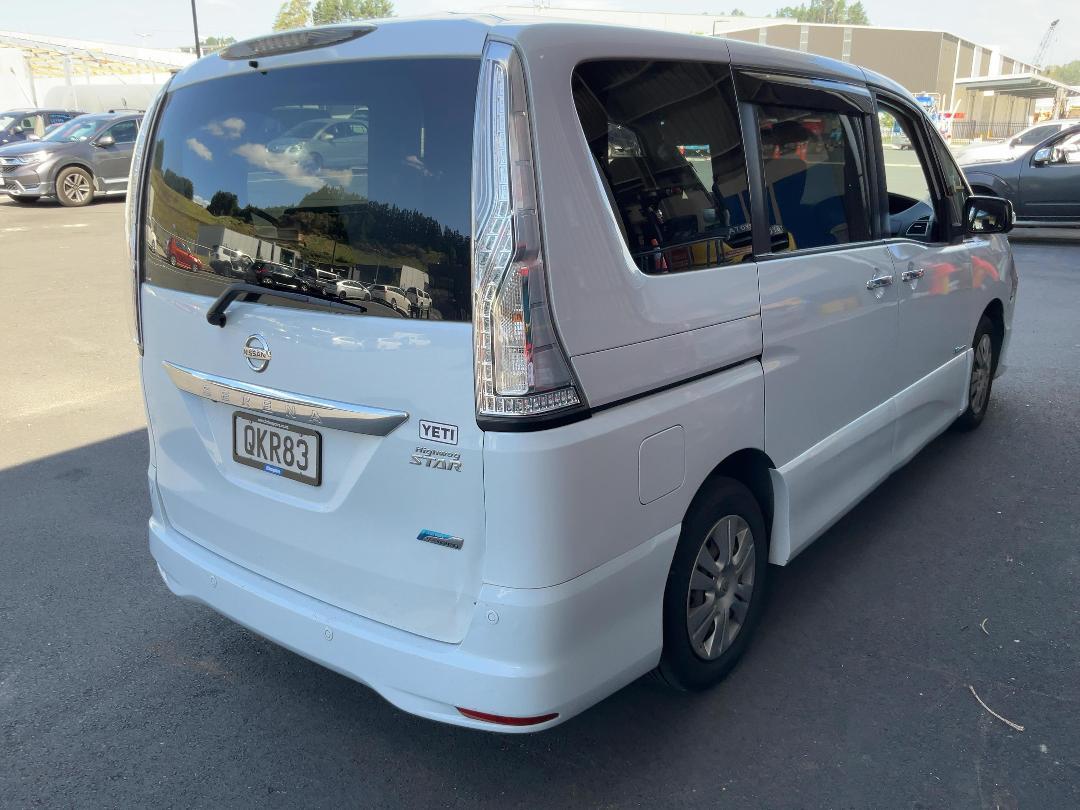 Photo '7' of Nissan Serena Photo '7' of Nissan Serena