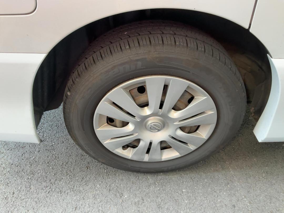 Photo '8' of Nissan Serena Photo '8' of Nissan Serena