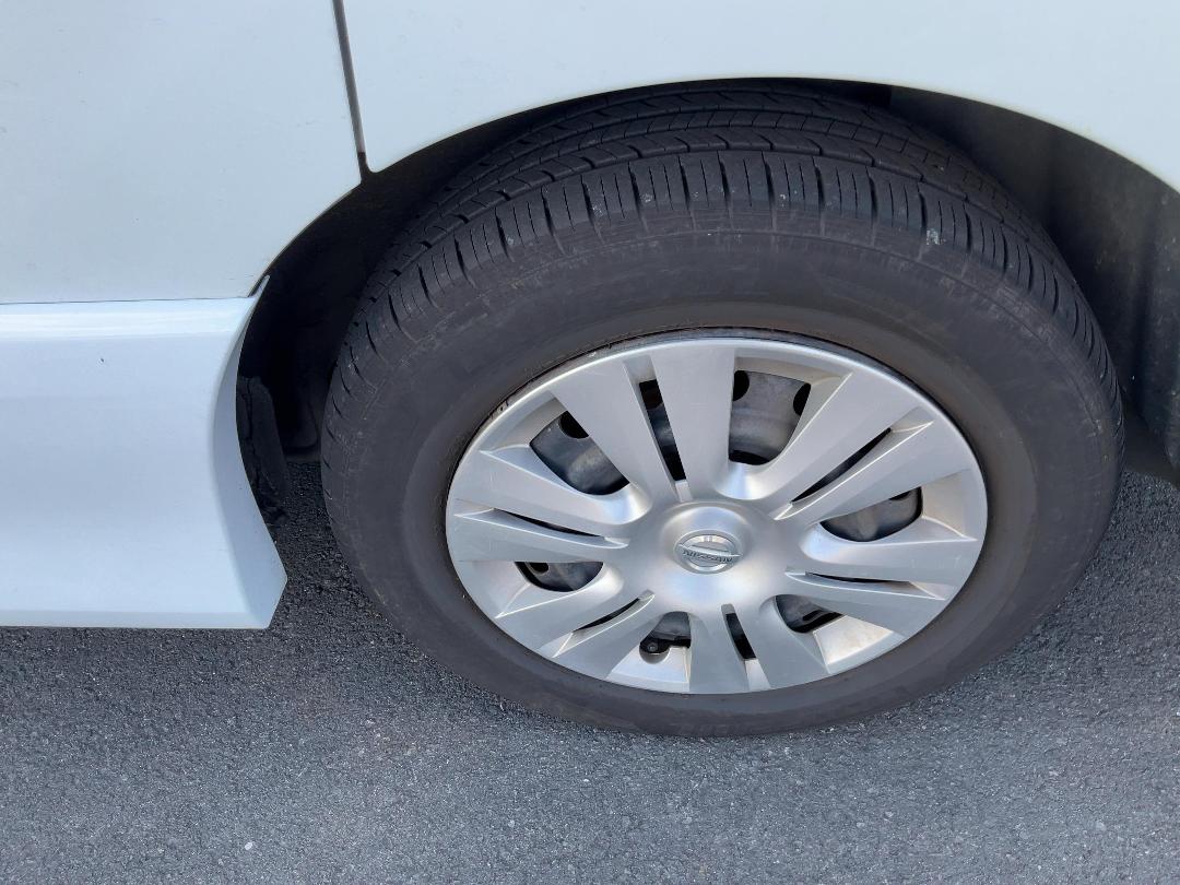 Photo '11' of Nissan Serena Photo '11' of Nissan Serena