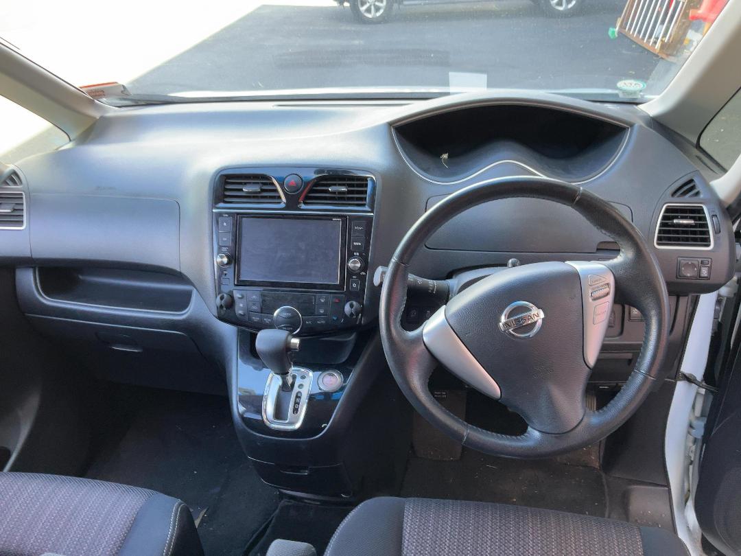 Photo '17' of Nissan Serena Photo '17' of Nissan Serena