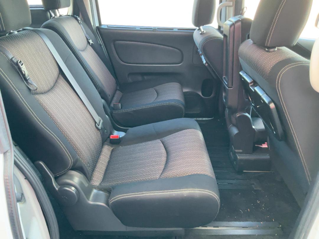 Photo '18' of Nissan Serena Photo '18' of Nissan Serena