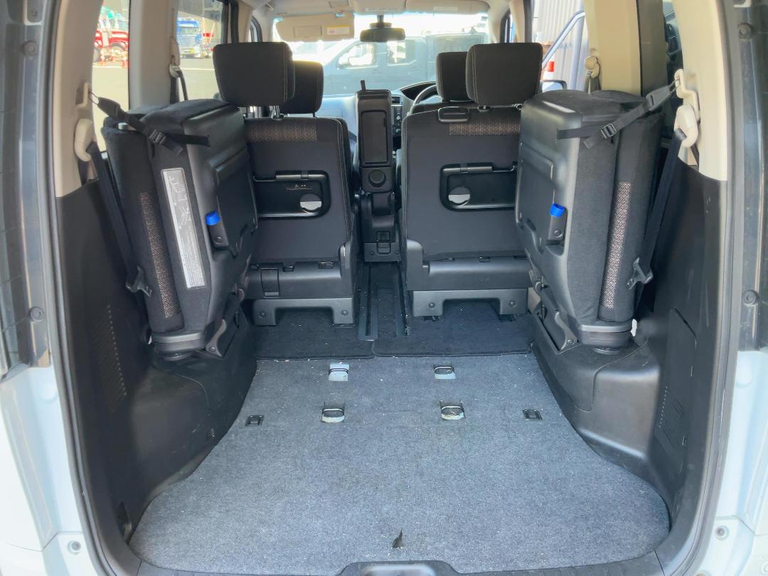 Photo '19' of Nissan Serena Photo '19' of Nissan Serena