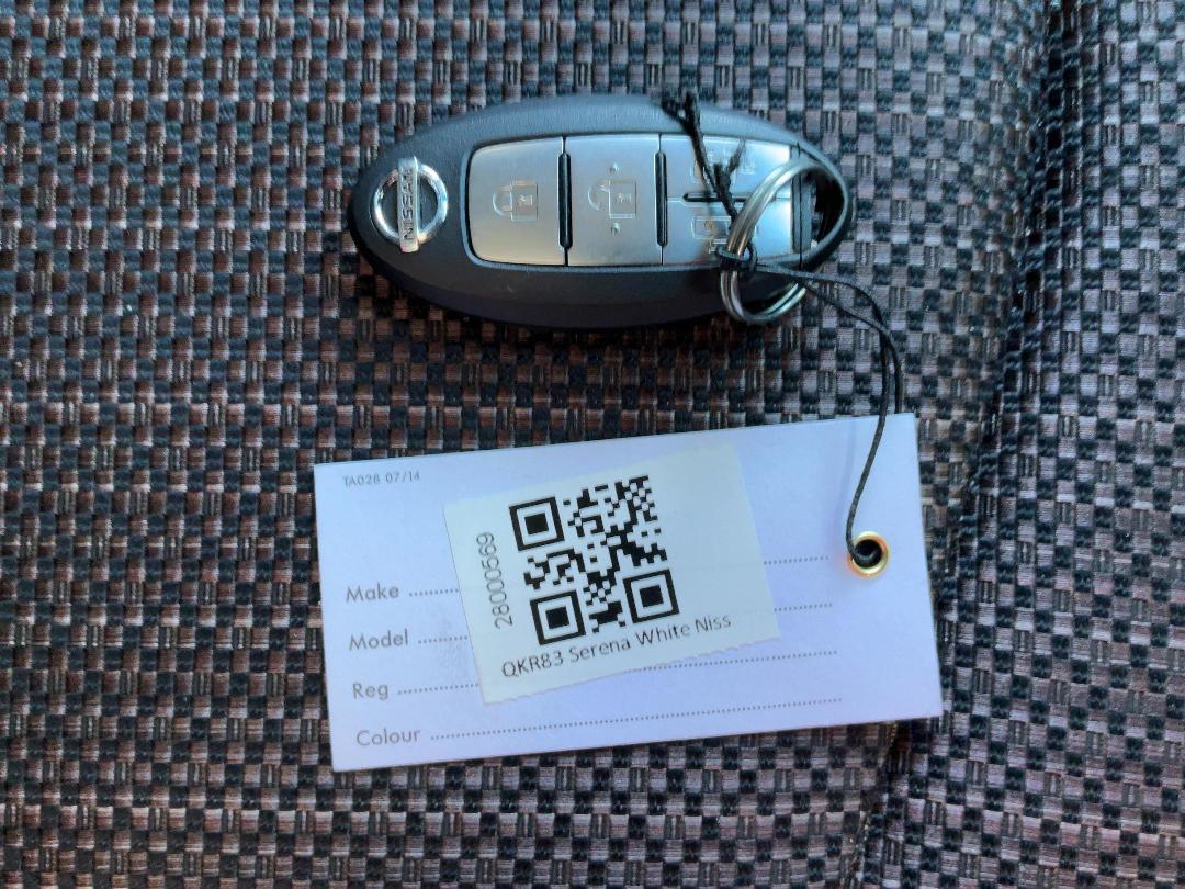 Photo '25' of Nissan Serena Photo '25' of Nissan Serena