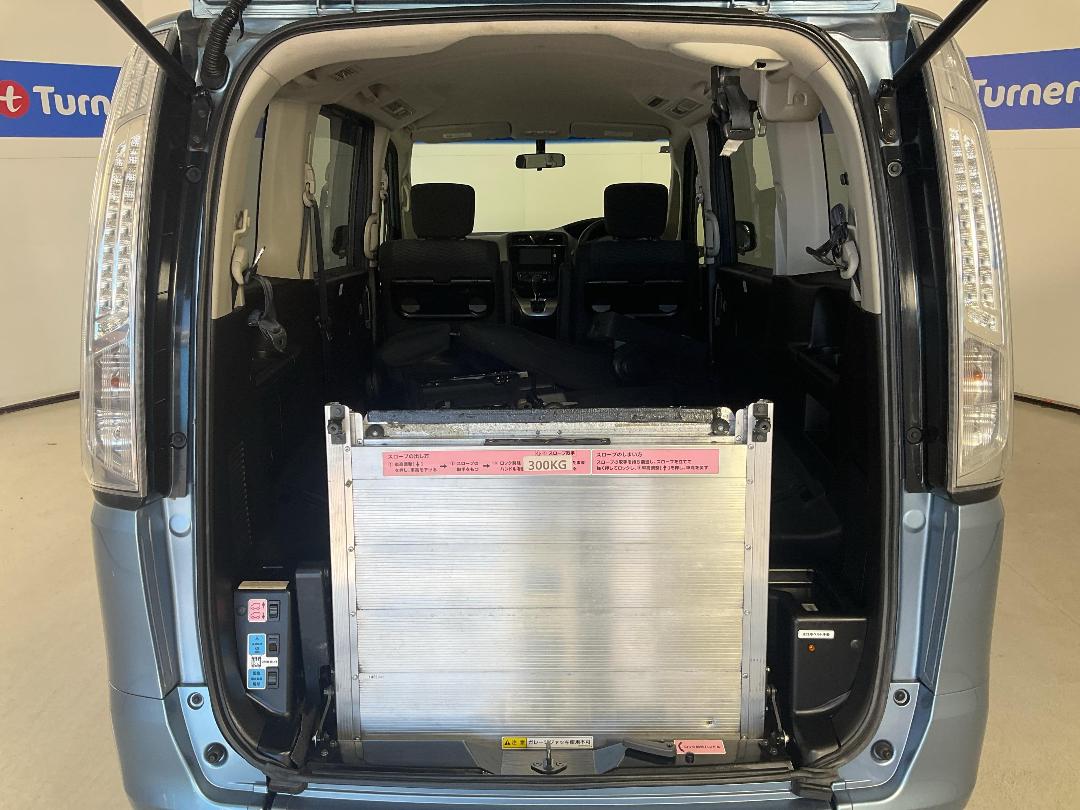 Photo '14' of Nissan Serena