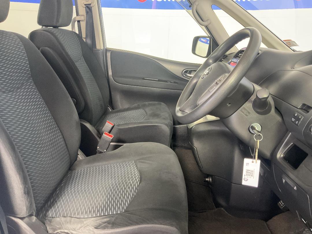 Photo '16' of Nissan Serena