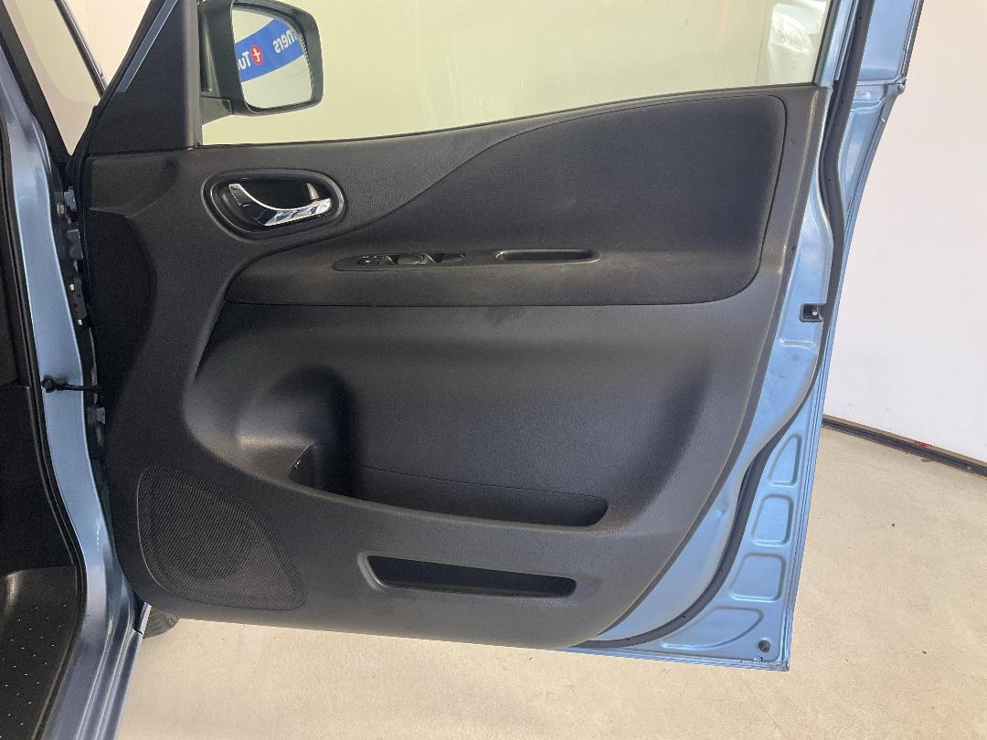 Photo '15' of Nissan Serena