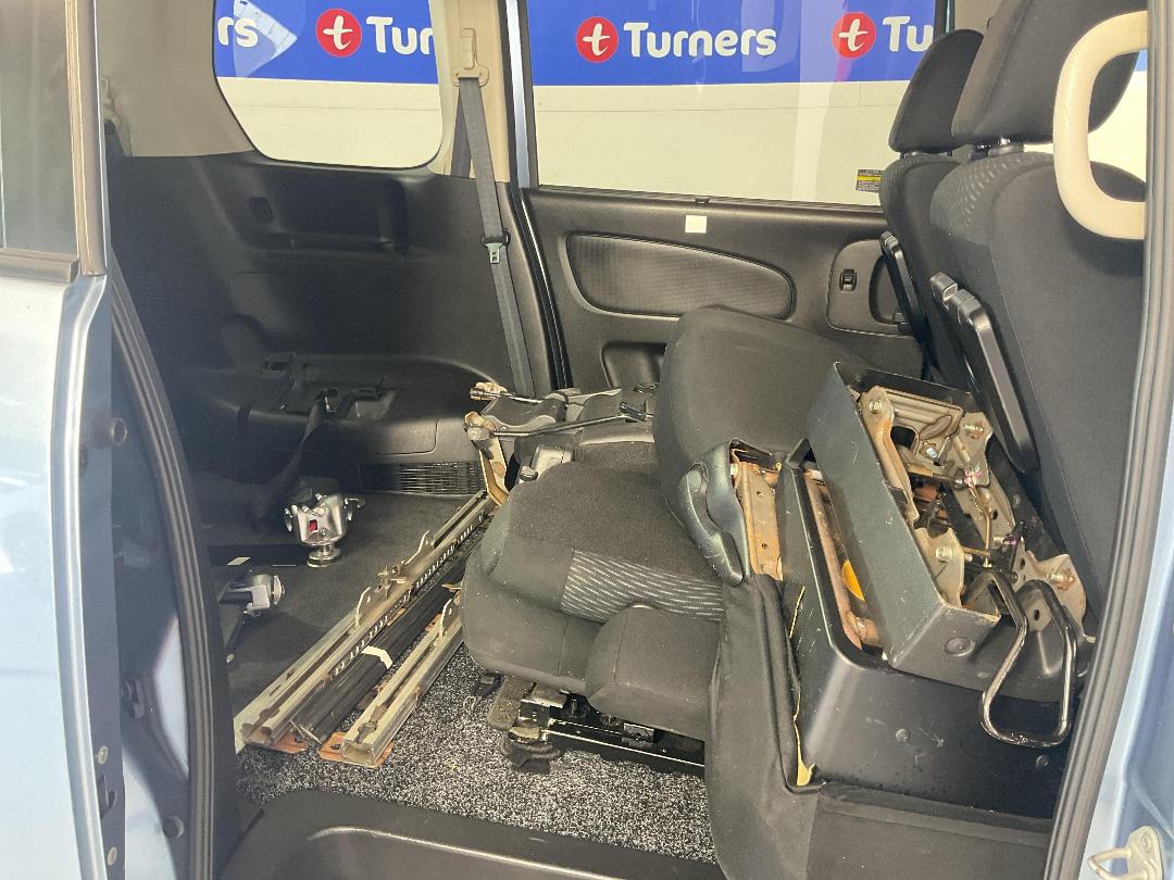 Photo '20' of Nissan Serena