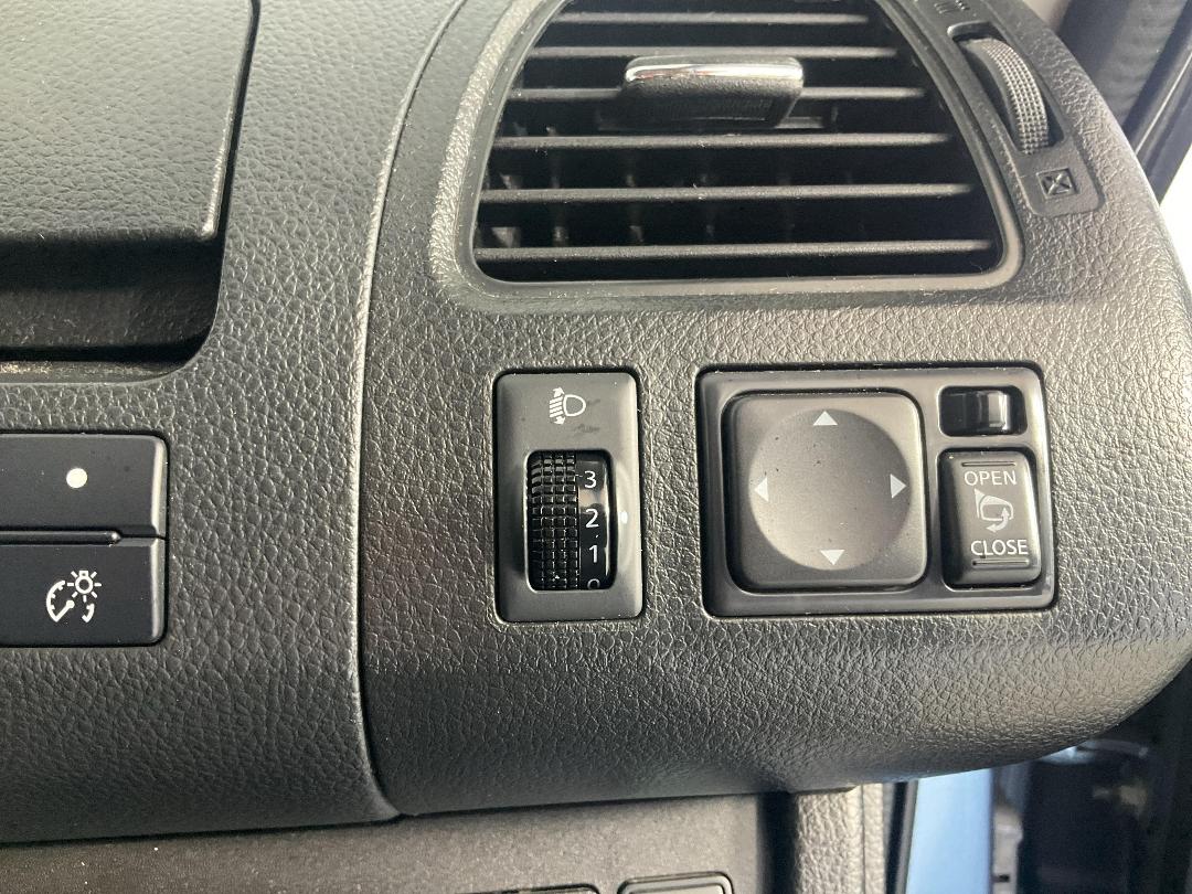 Photo '27' of Nissan Serena