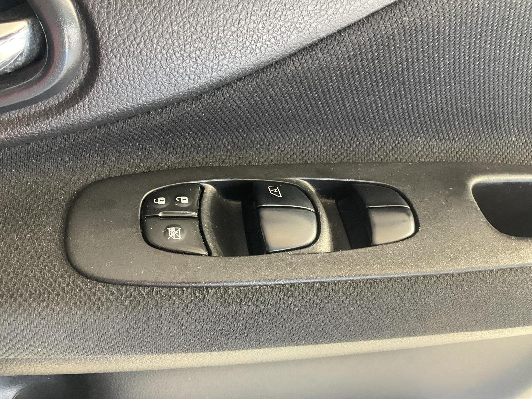 Photo '29' of Nissan Serena