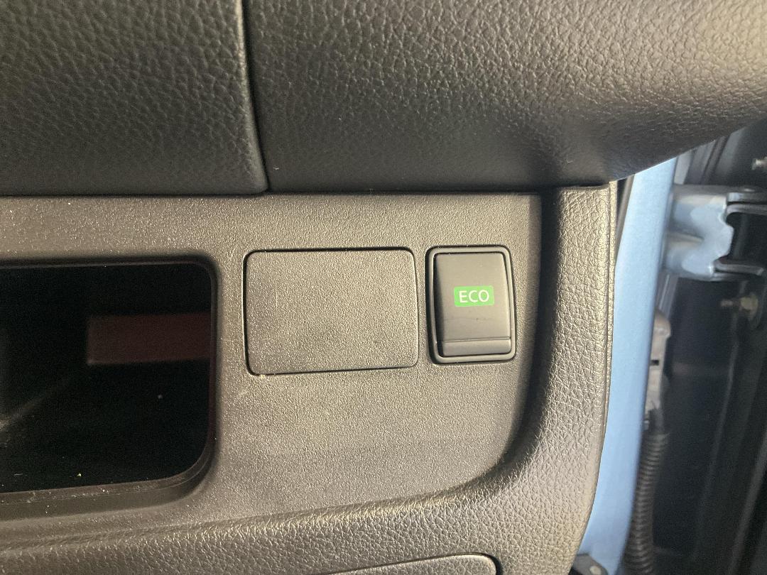 Photo '28' of Nissan Serena