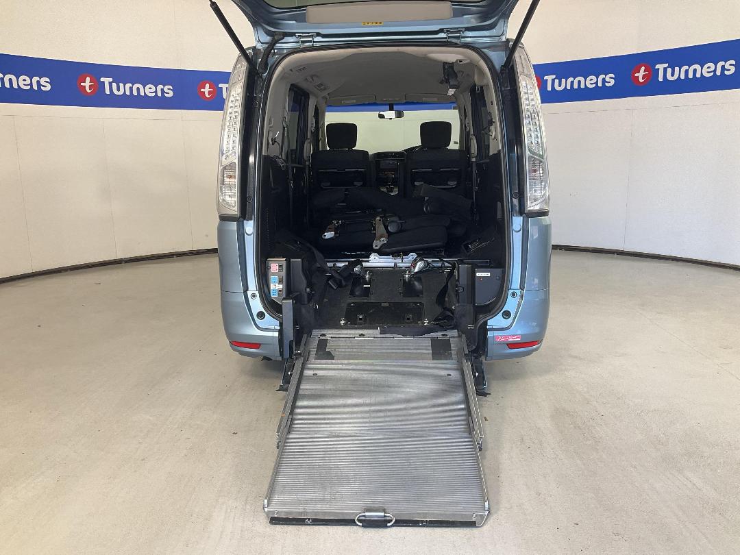 Photo '31' of Nissan Serena