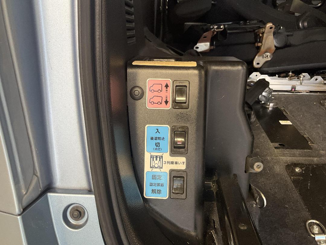 Photo '32' of Nissan Serena