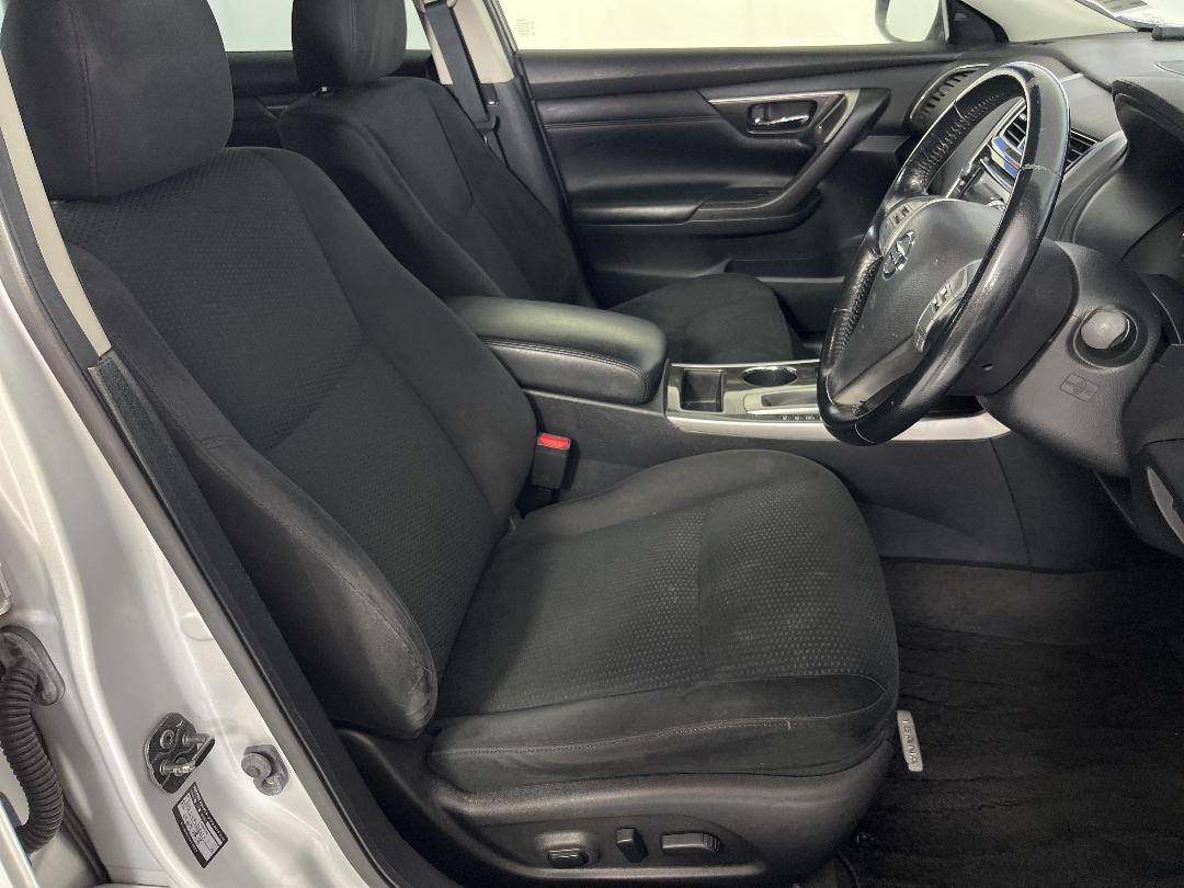 Photo '16' of Nissan Teana