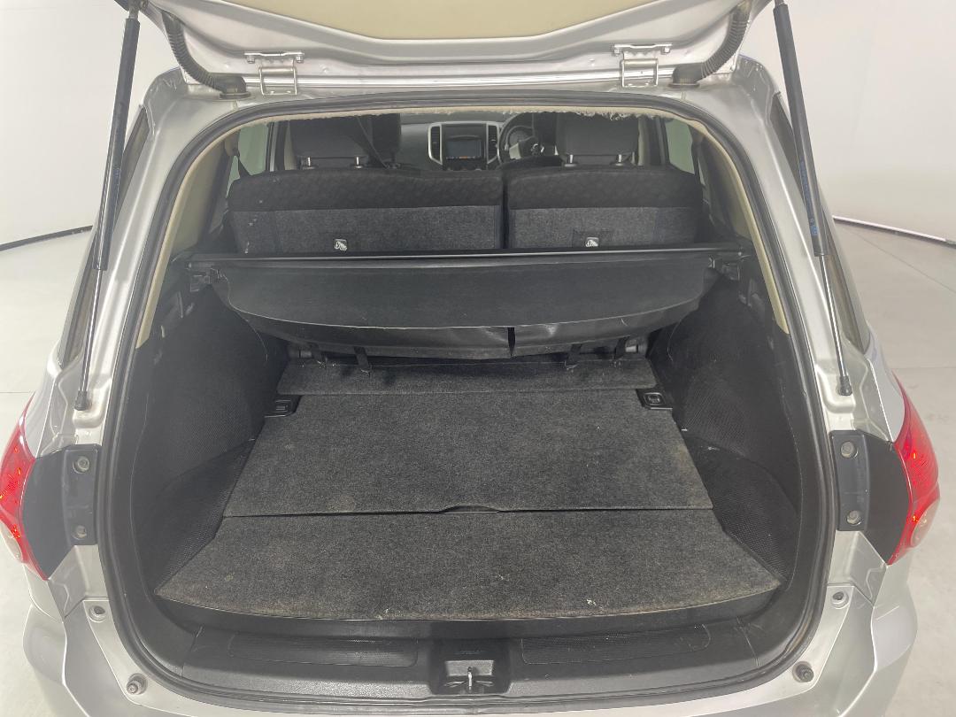 Photo '14' of Nissan Wingroad