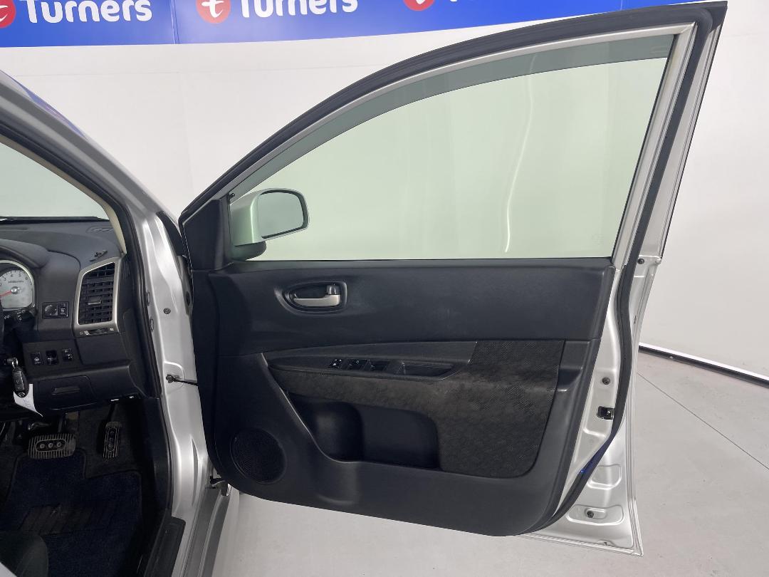 Photo '15' of Nissan Wingroad