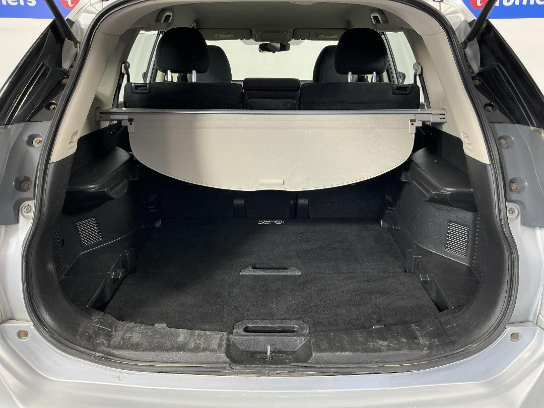 Photo '12' of Nissan X-Trail ST