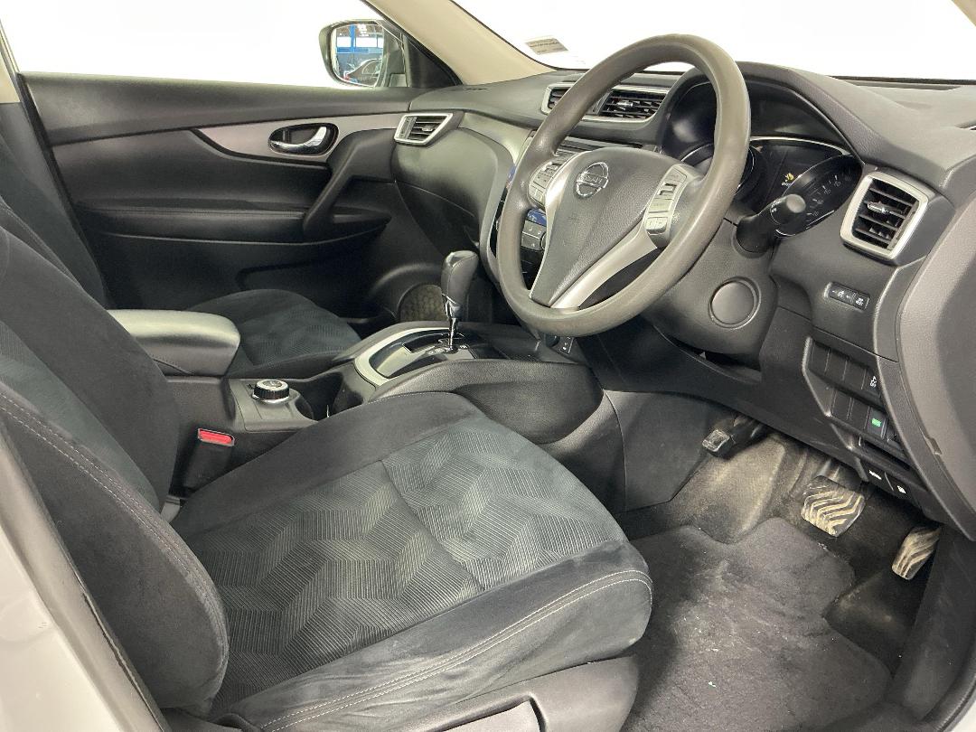 Photo '14' of Nissan X-Trail ST