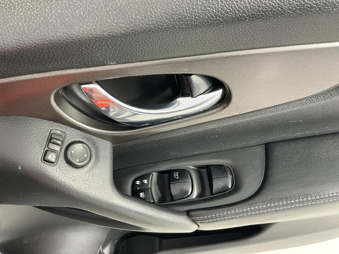 Photo '23' of Nissan X-Trail ST