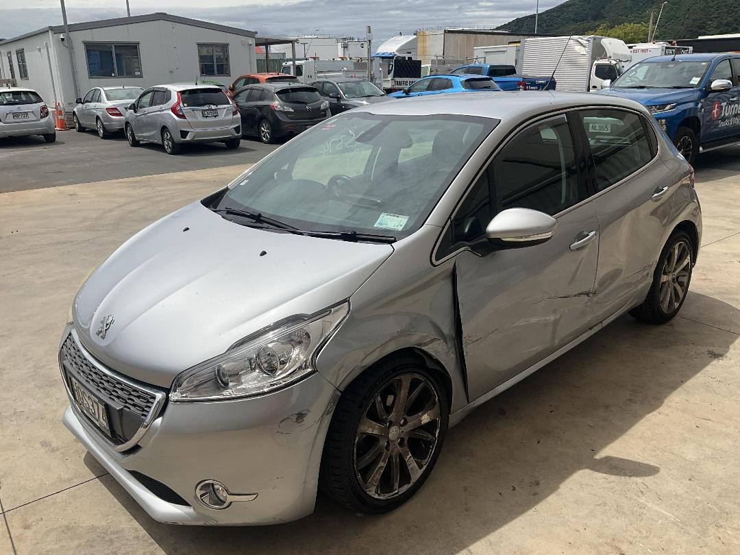 Photo '2' of Peugeot 208 Allure Photo '2' of Peugeot 208 Allure