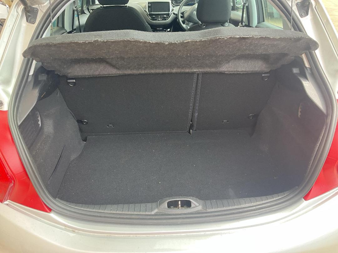 Photo '12' of Peugeot 208 Allure Photo '12' of Peugeot 208 Allure