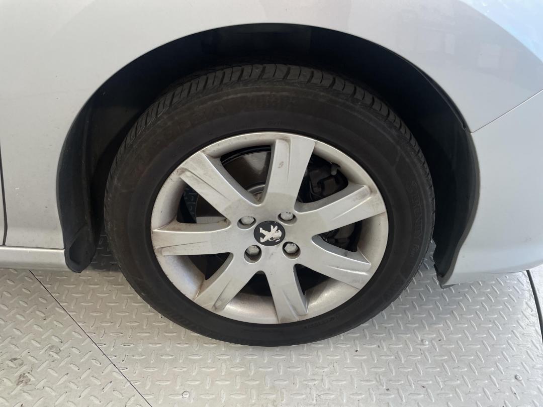 Photo '2' of Peugeot 308 Active Photo '2' of Peugeot 308 Active