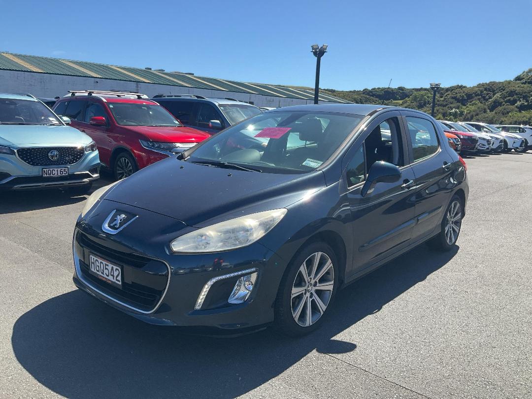 Photo '3' of Peugeot 308 Active Photo '3' of Peugeot 308 Active