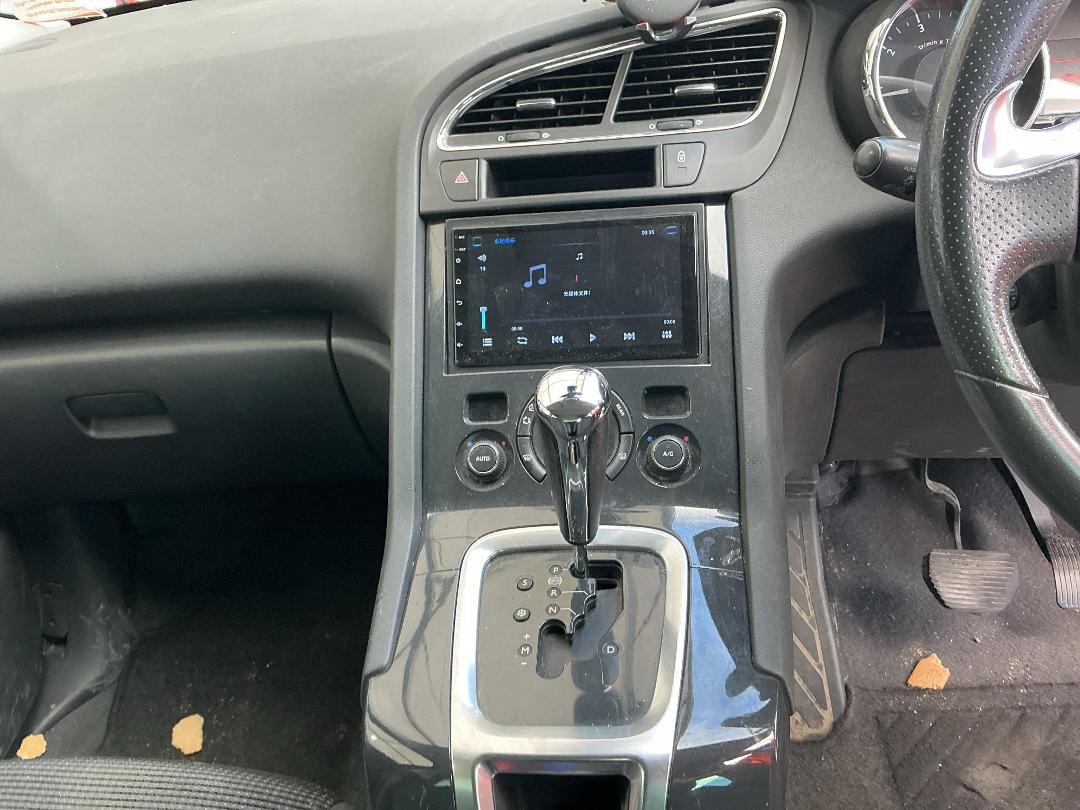 Photo '12' of Peugeot 5008