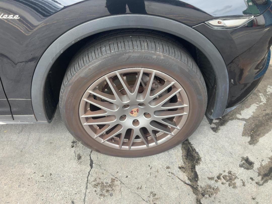 Photo '2' of Porsche Cayenne SUV