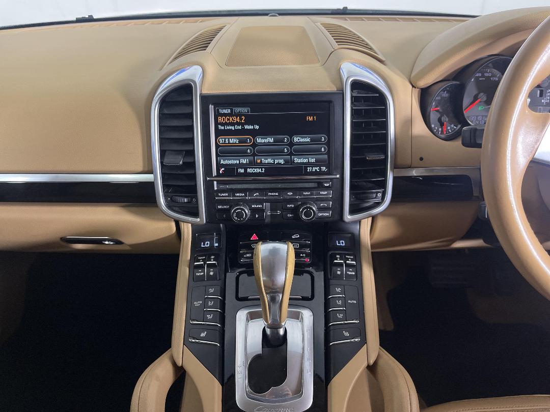 Photo '18' of Porsche Cayenne