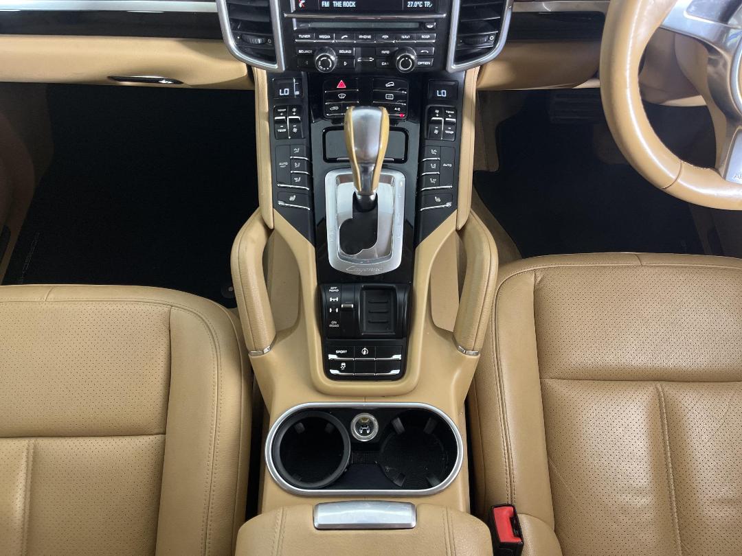 Photo '23' of Porsche Cayenne