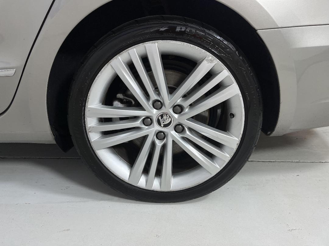 Photo '11' of Skoda Superb