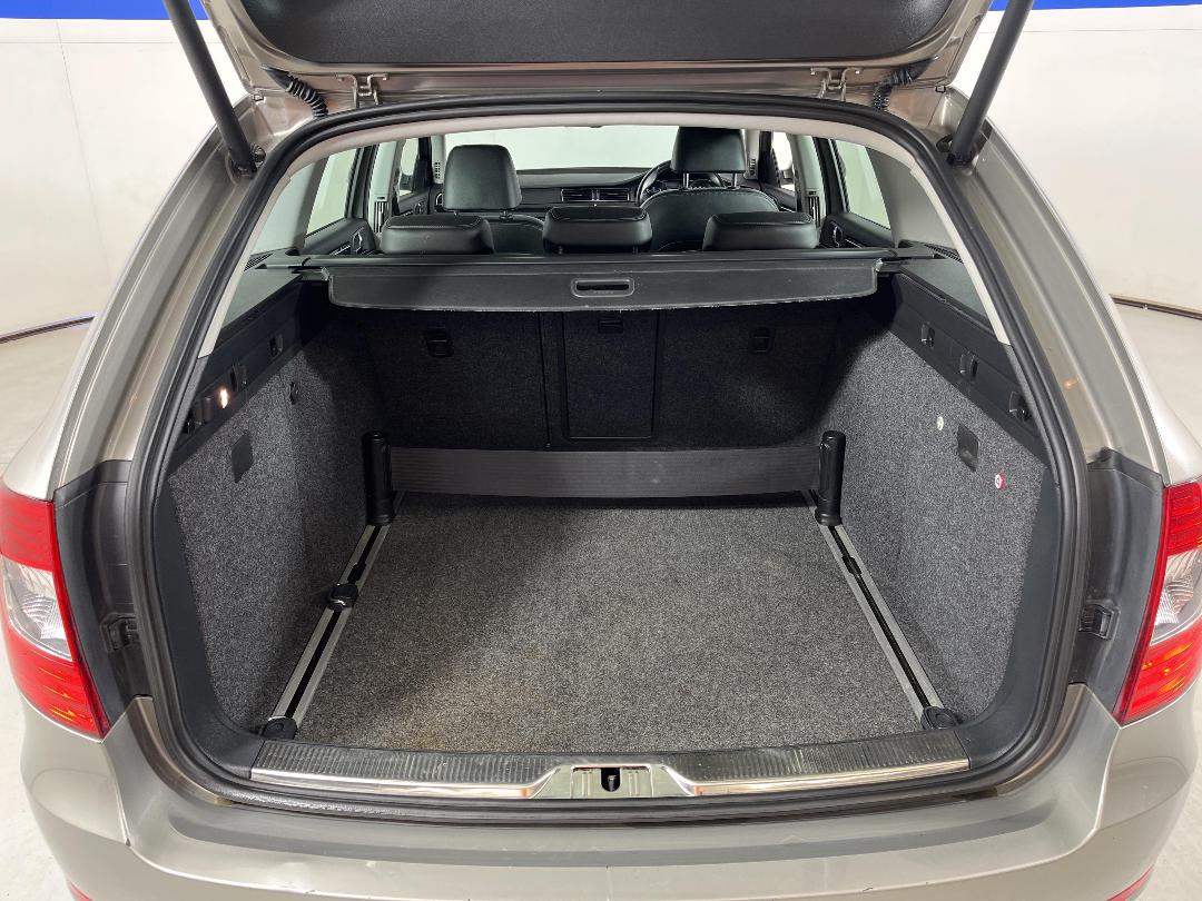 Photo '14' of Skoda Superb