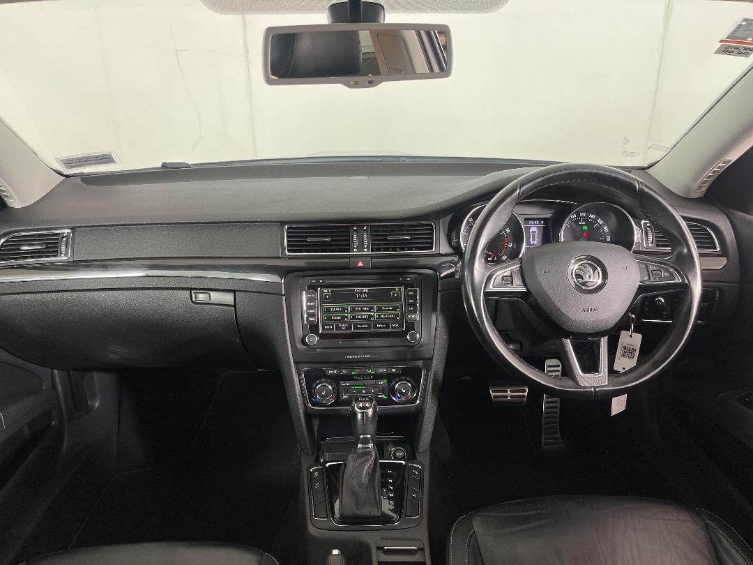 Photo '17' of Skoda Superb