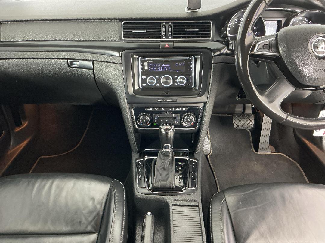 Photo '18' of Skoda Superb