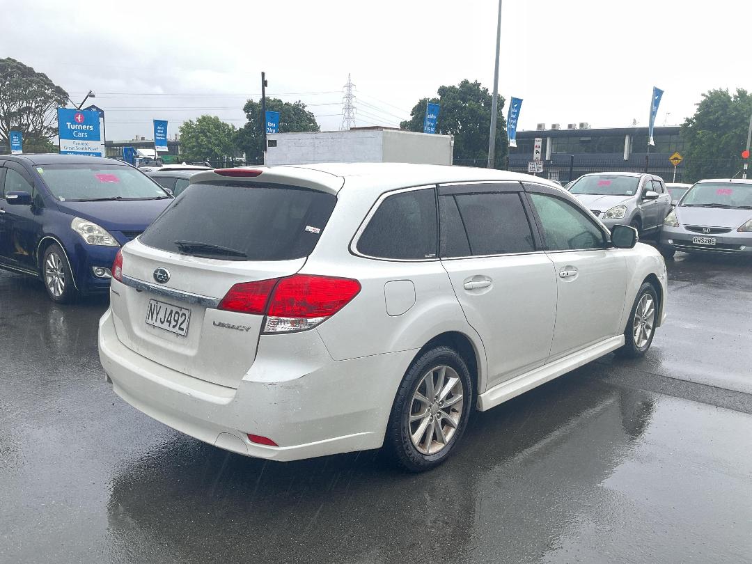 Photo '4' of Subaru Legacy