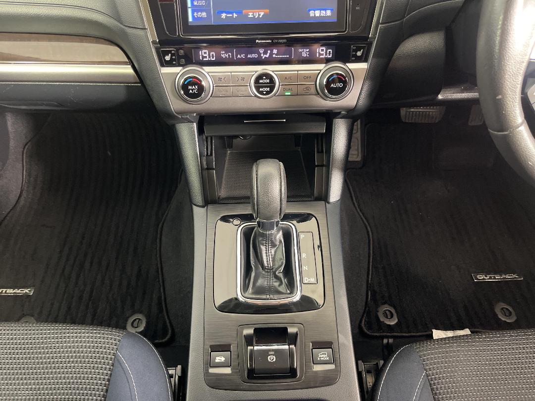 Photo '18' of Subaru Legacy