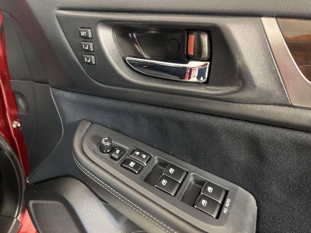 Photo '29' of Subaru Legacy