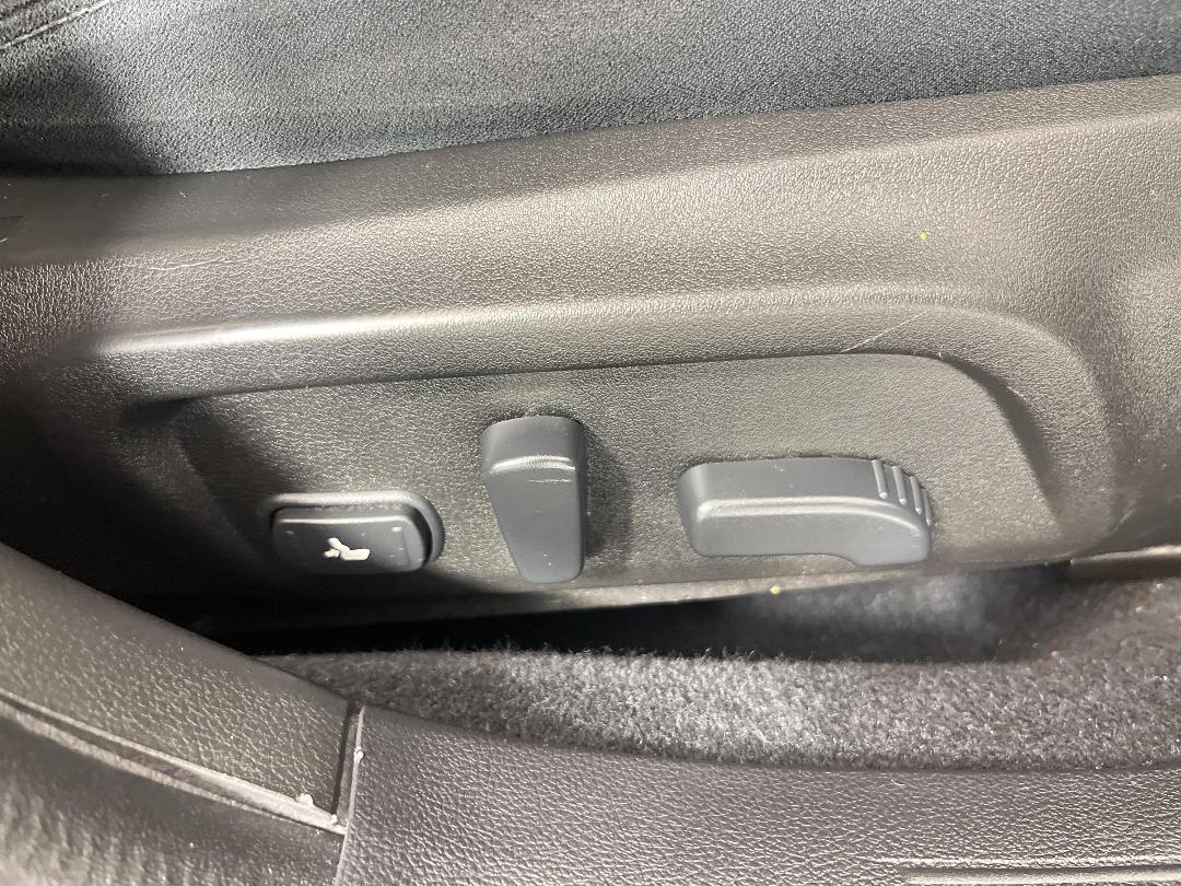 Photo '28' of Subaru Legacy