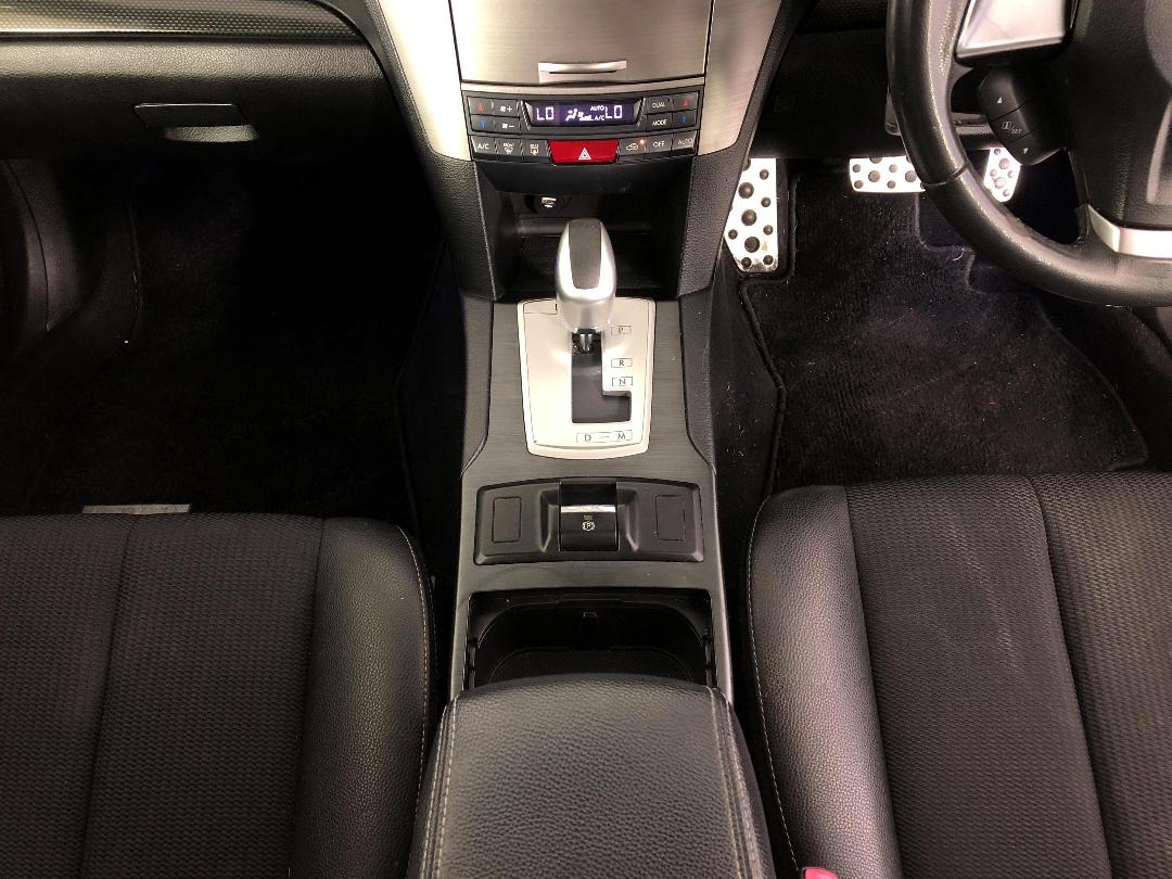 Photo '18' of Subaru Legacy