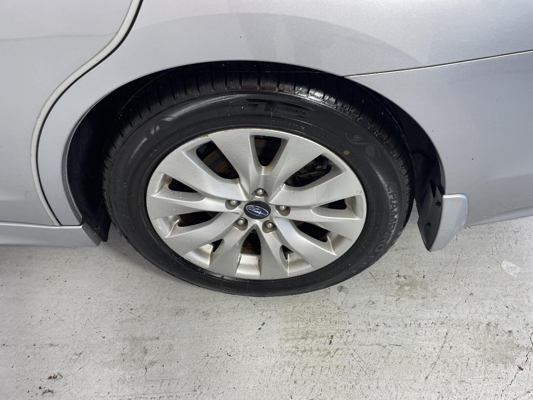 Photo '11' of Subaru Legacy