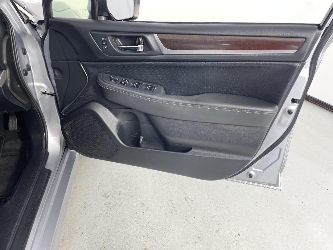 Photo '15' of Subaru Legacy