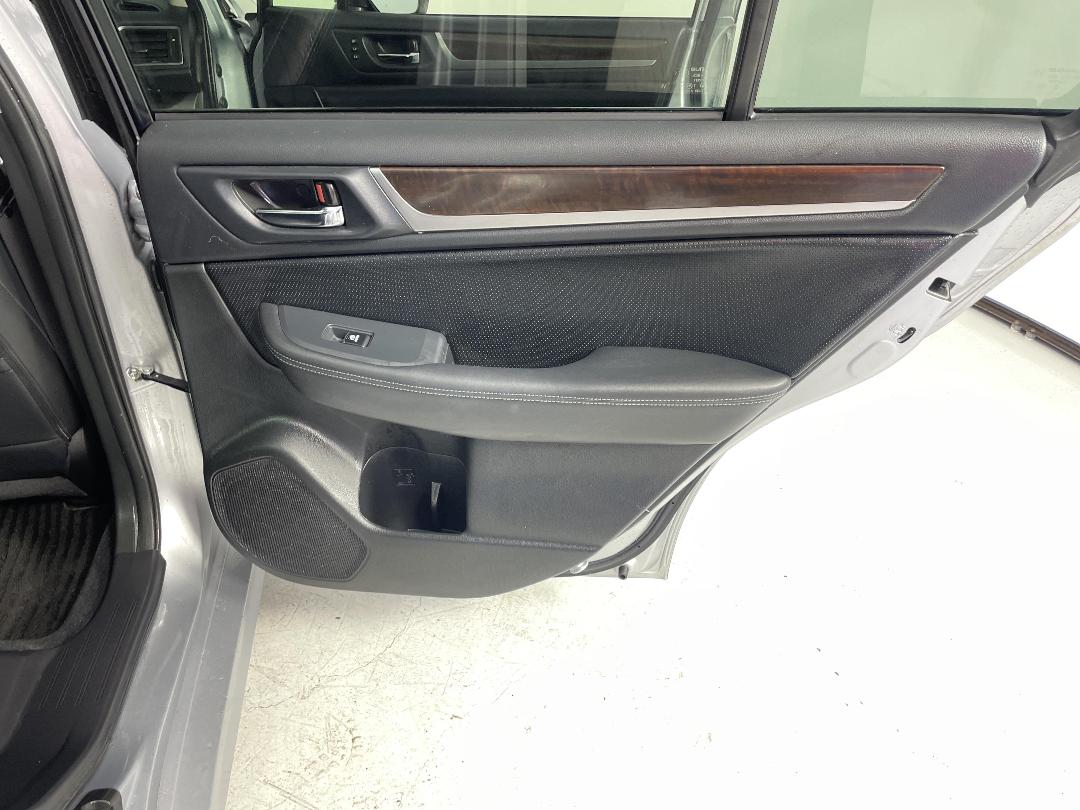 Photo '19' of Subaru Legacy